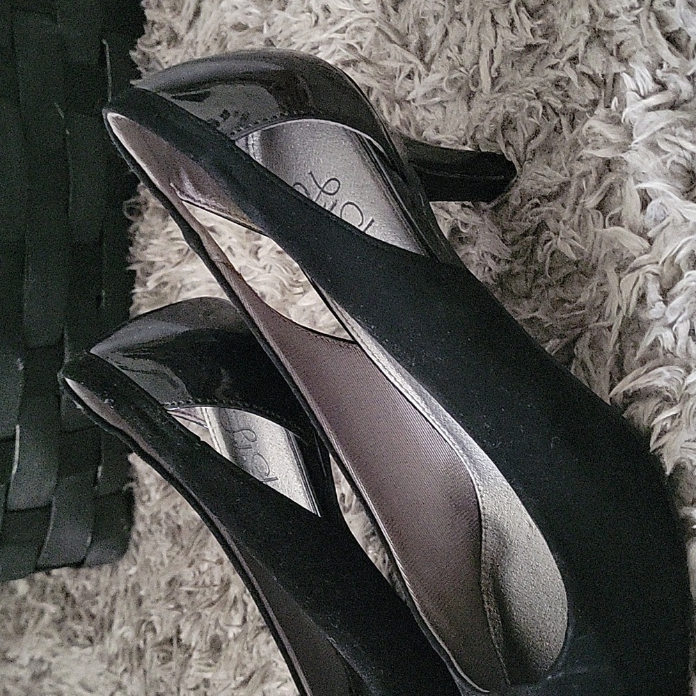 Life Stride Soft System "Kimmy" Cutout Heel Pumps - Picture 3 of 7